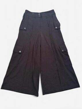 Wide-Leg Cargo Pants in Black